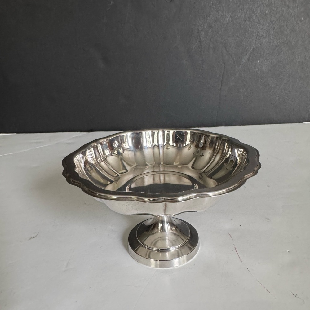 Oneida Small Silver-Plated Candy/Nut 3 1/2" Serving Pedestal Compote Bowl